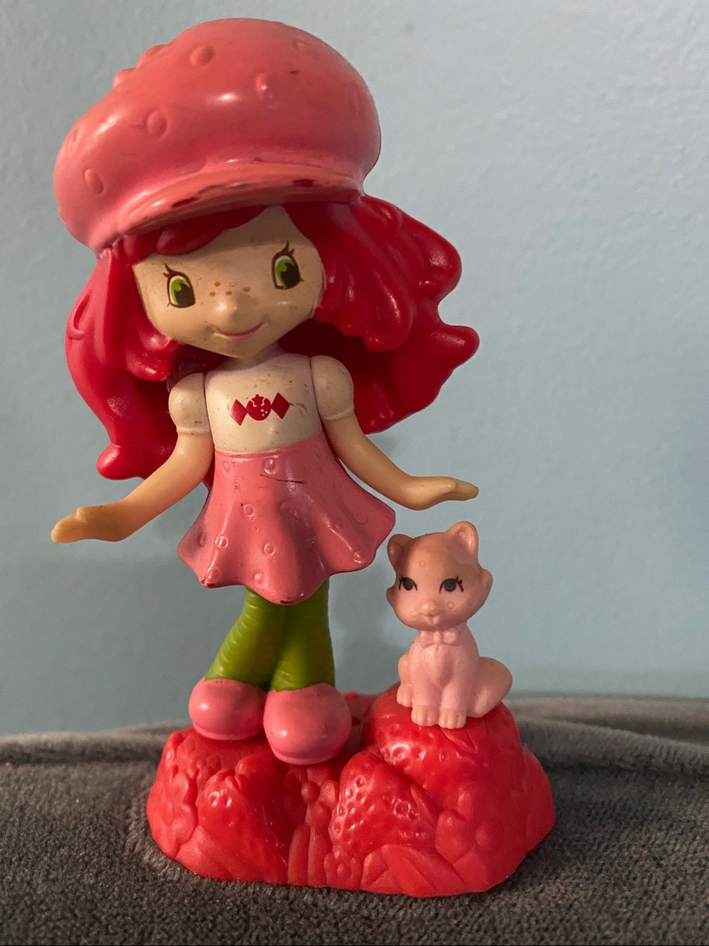 Strawberry shortcake 2010 plastic figurine custard kitty McDonald’s toy
